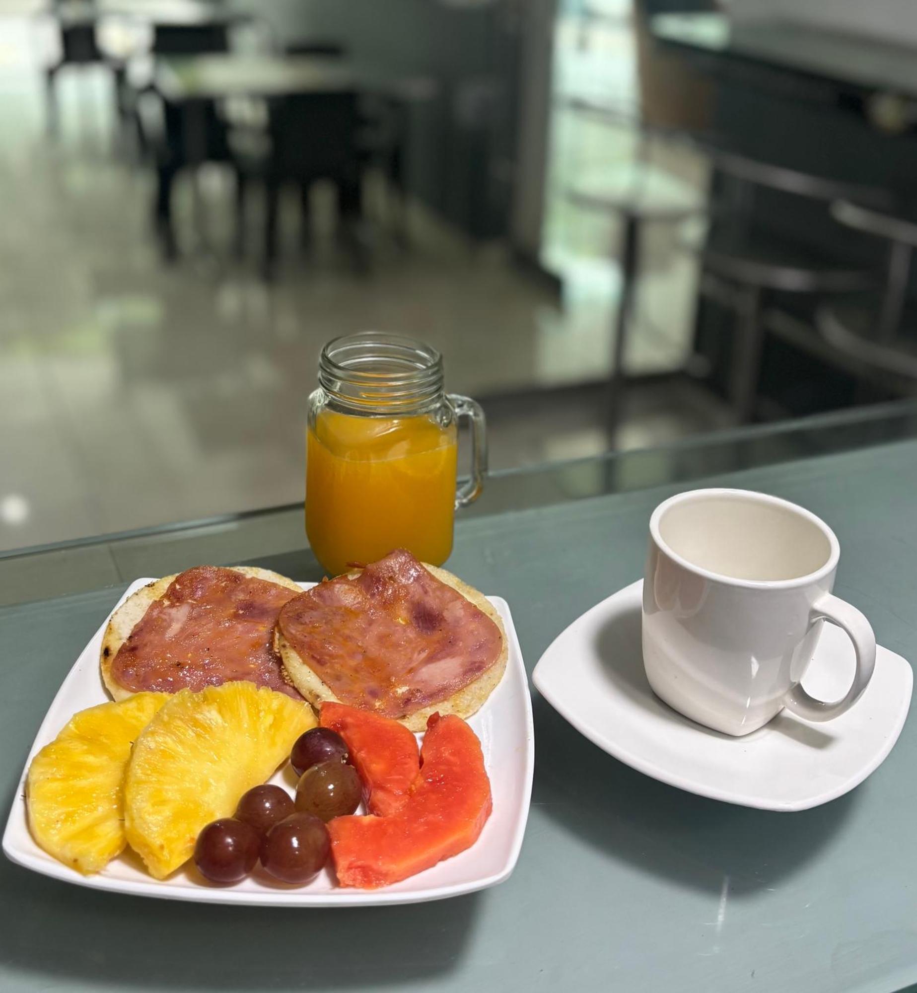 Ayenda Zhena Hotel Cucuta Bagian luar foto